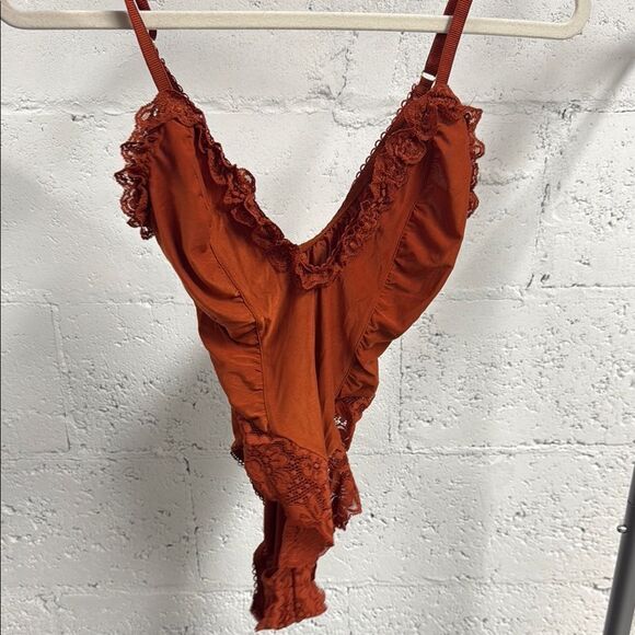 Hah Tops - Lace Trim Rust Bodysuit HAH Deeply Yours - Size Small - NWOT